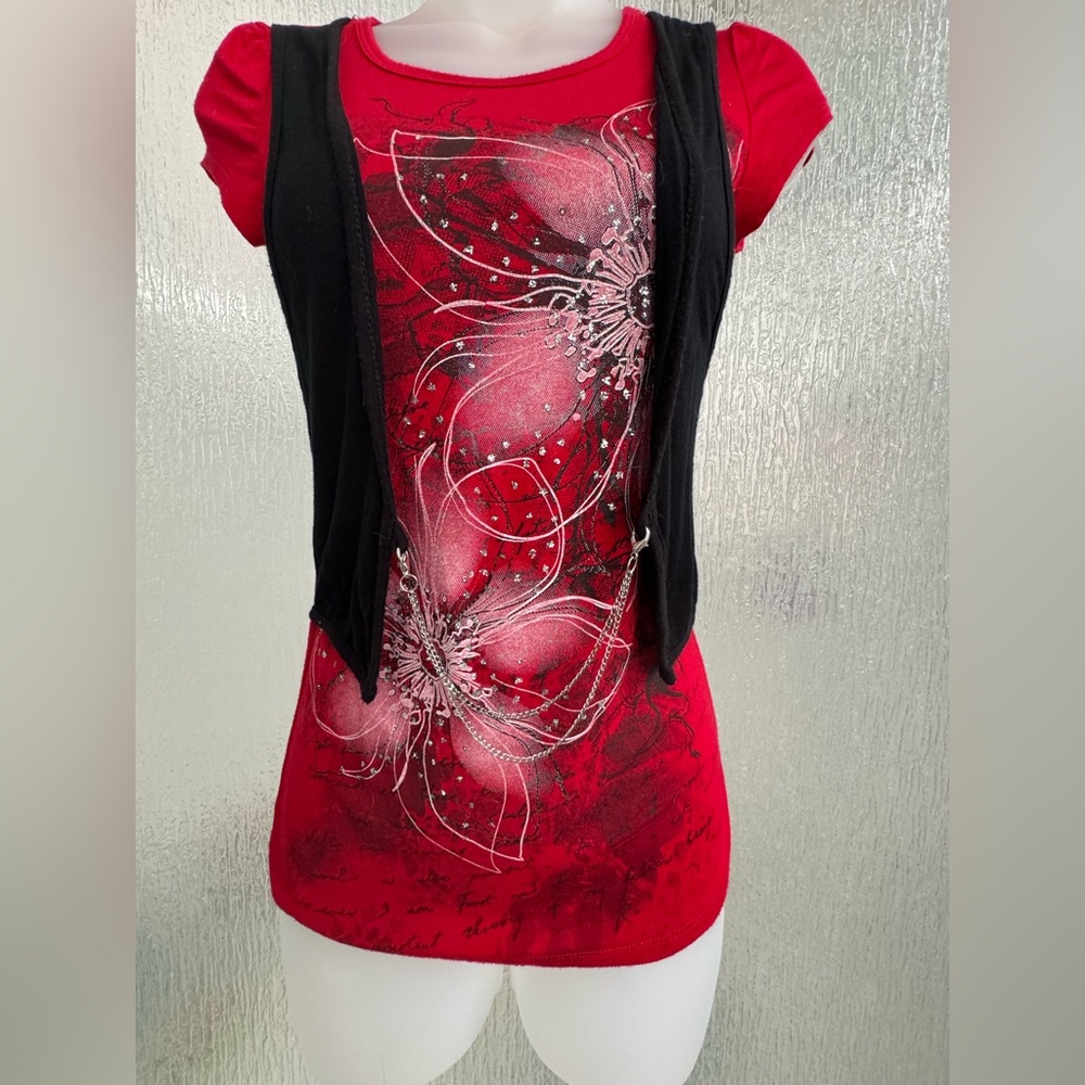 Rock & Republic Red and Black Floral Short Sleeve Top-  Super Cute and Stylish!